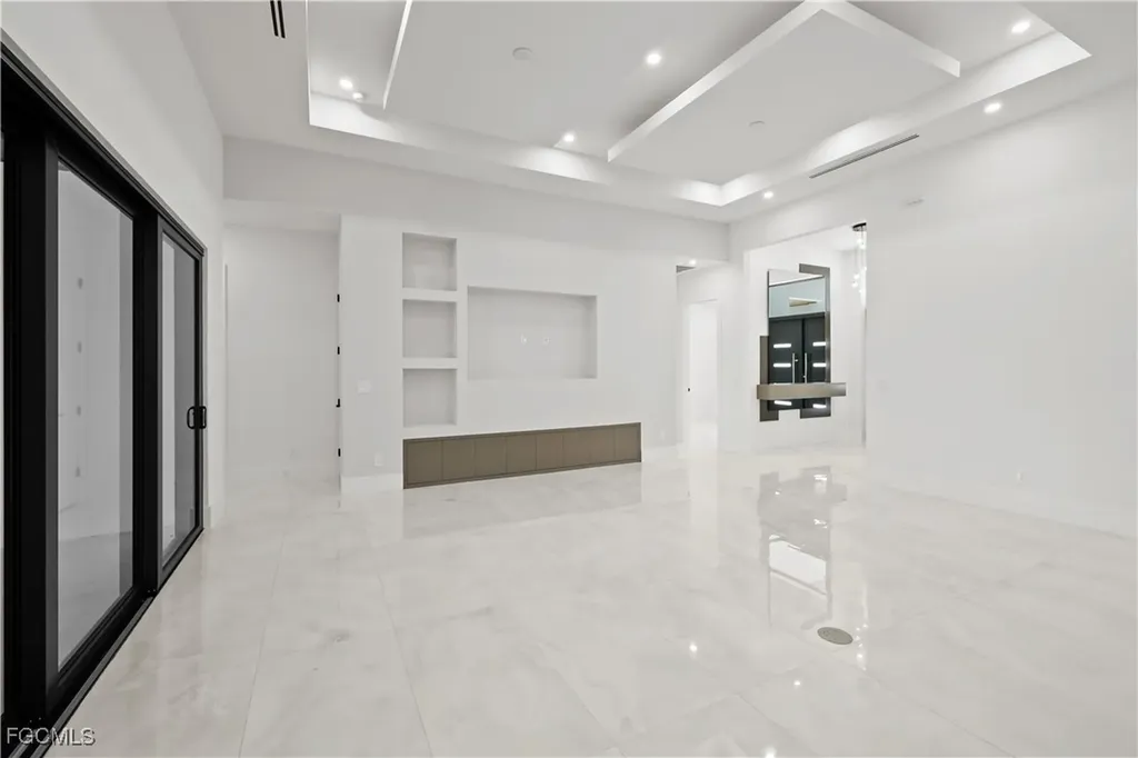 1118 Del Prado Boulevard N Cape Coral FL 33909