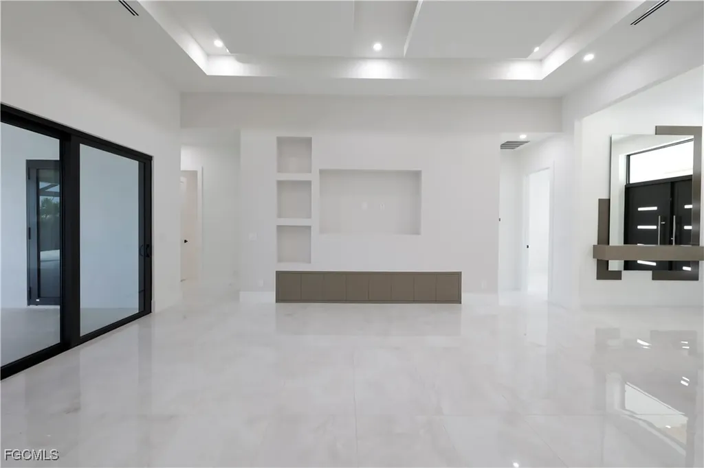 1118 Del Prado Boulevard N Cape Coral FL 33909