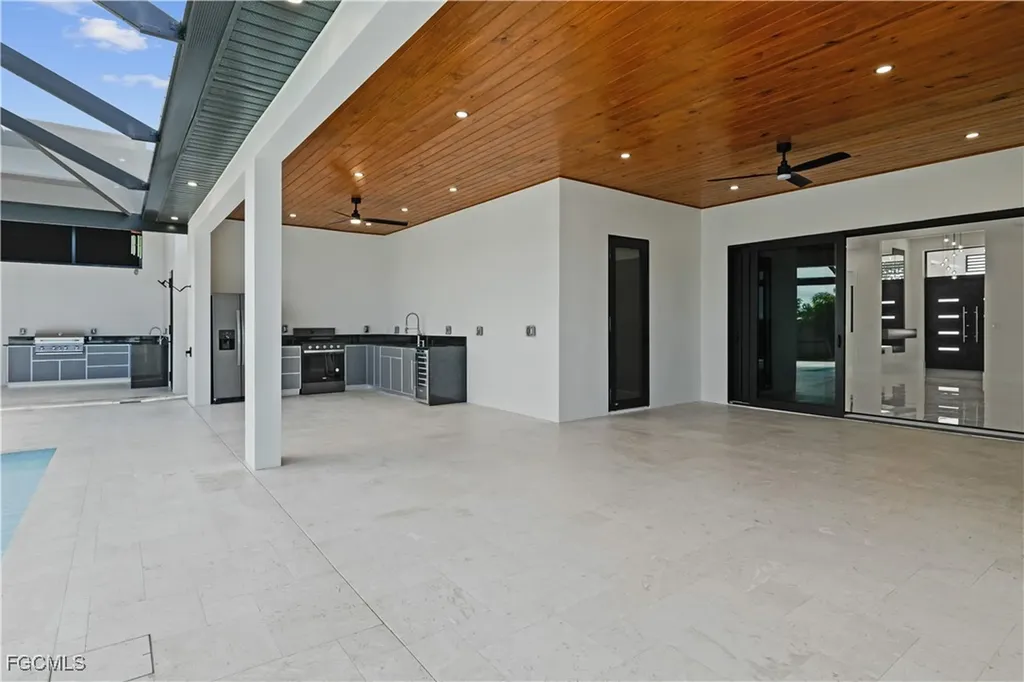 1118 Del Prado Boulevard N Cape Coral FL 33909