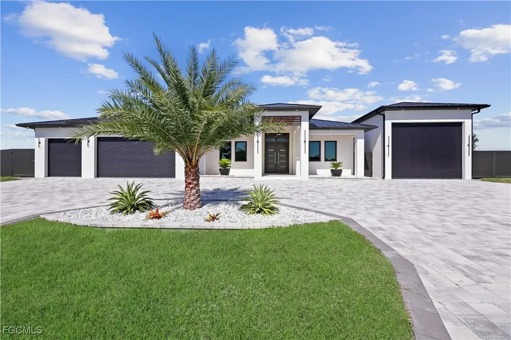 1118 Del Prado Boulevard N Cape Coral FL 33909