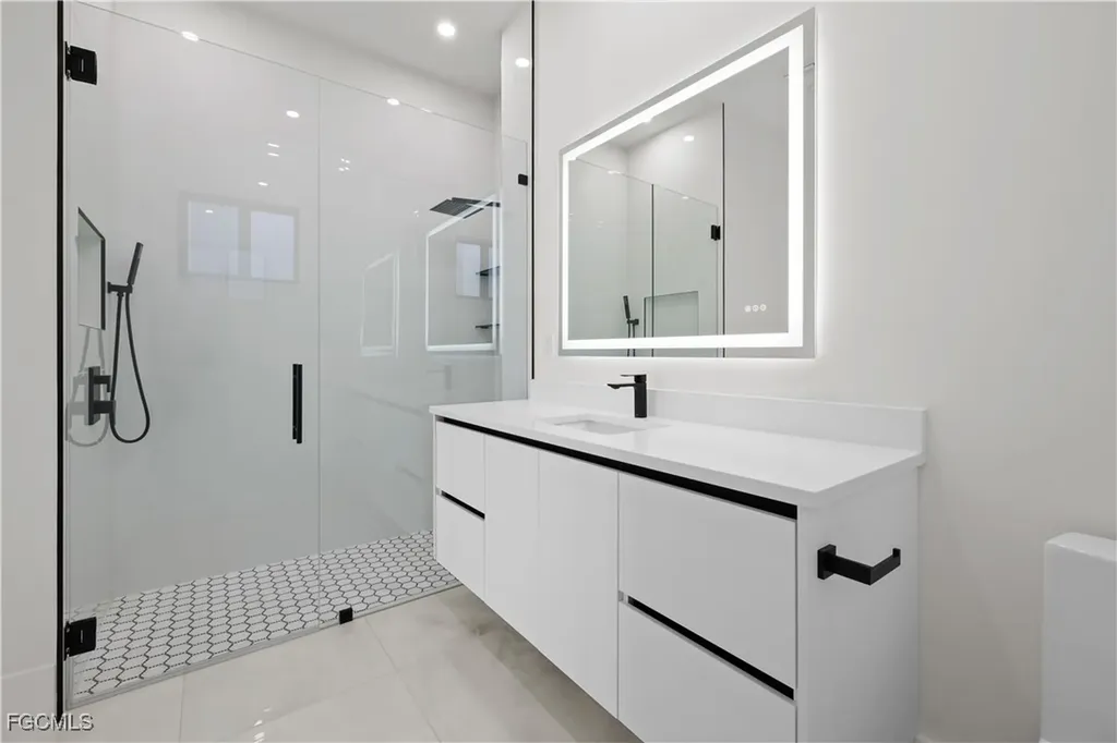 1118 Del Prado Boulevard N Cape Coral FL 33909