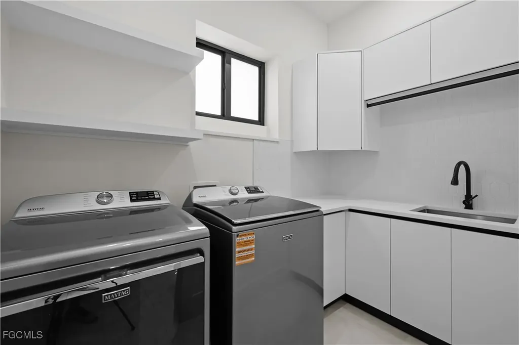 1118 Del Prado Boulevard N Cape Coral FL 33909