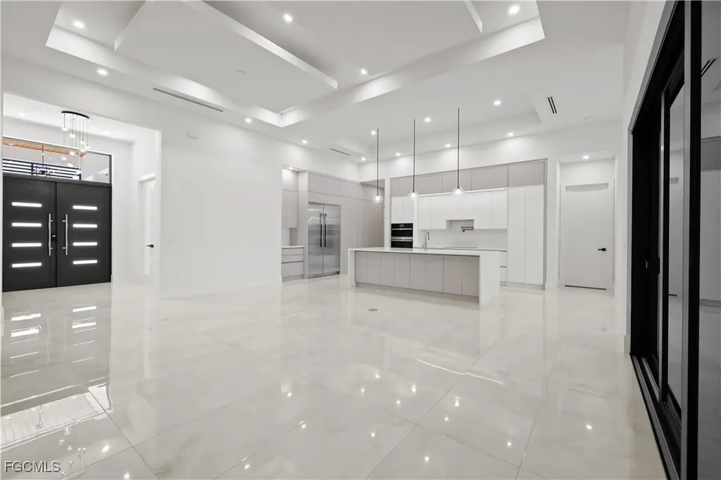 1118 Del Prado Boulevard N Cape Coral FL 33909