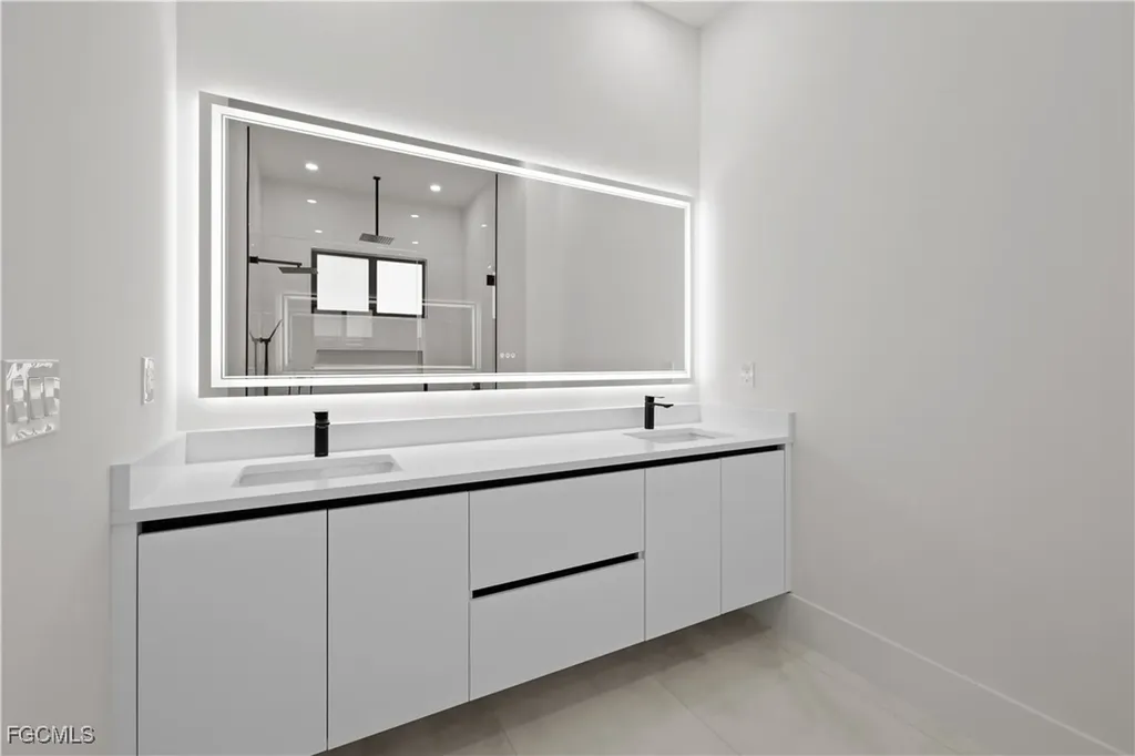 1118 Del Prado Boulevard N Cape Coral FL 33909