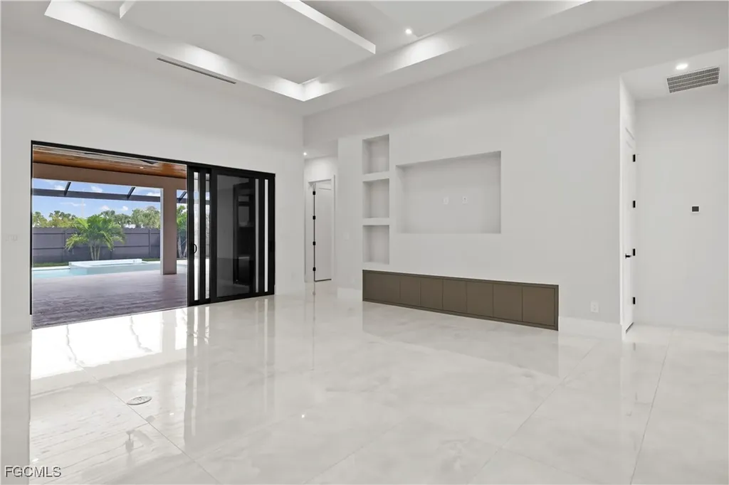 1118 Del Prado Boulevard N Cape Coral FL 33909