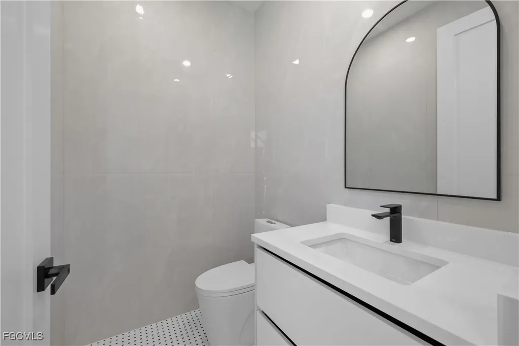 1118 Del Prado Boulevard N Cape Coral FL 33909