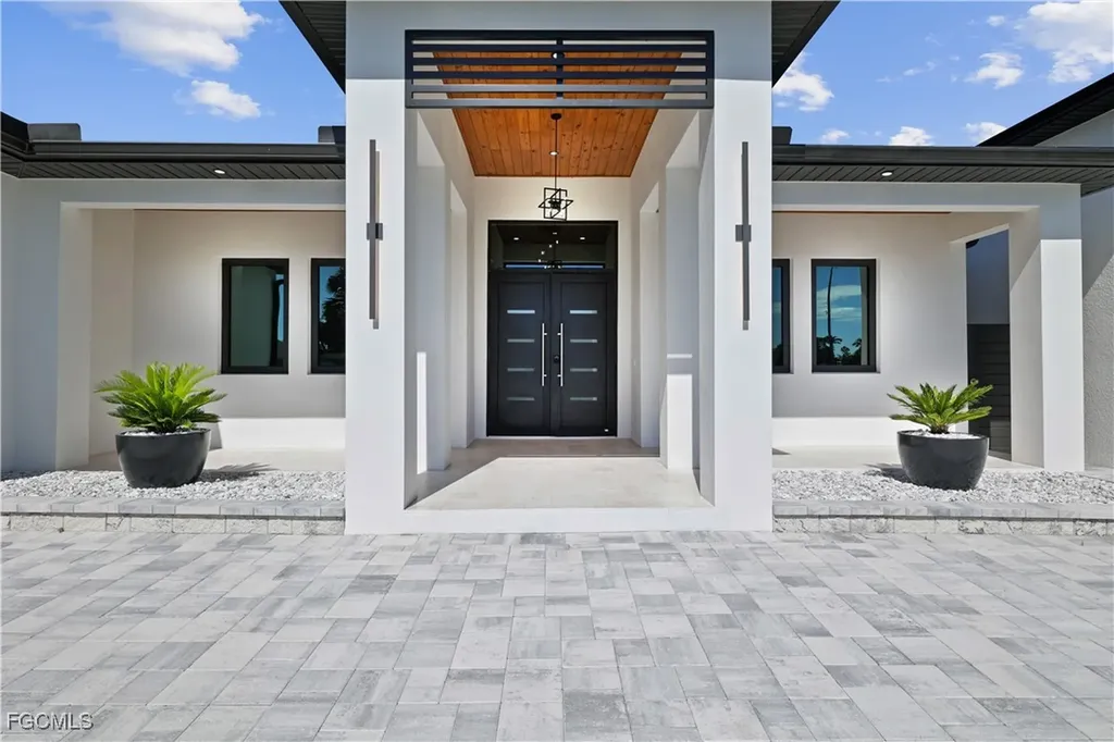 1118 Del Prado Boulevard N Cape Coral FL 33909