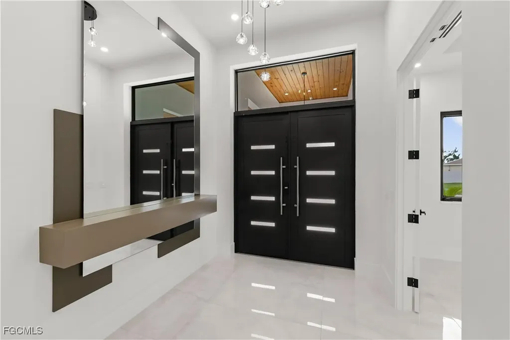 1118 Del Prado Boulevard N Cape Coral FL 33909