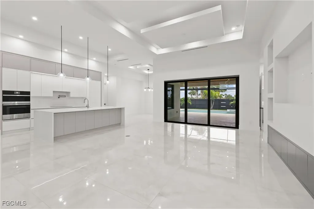 1118 Del Prado Boulevard N Cape Coral FL 33909