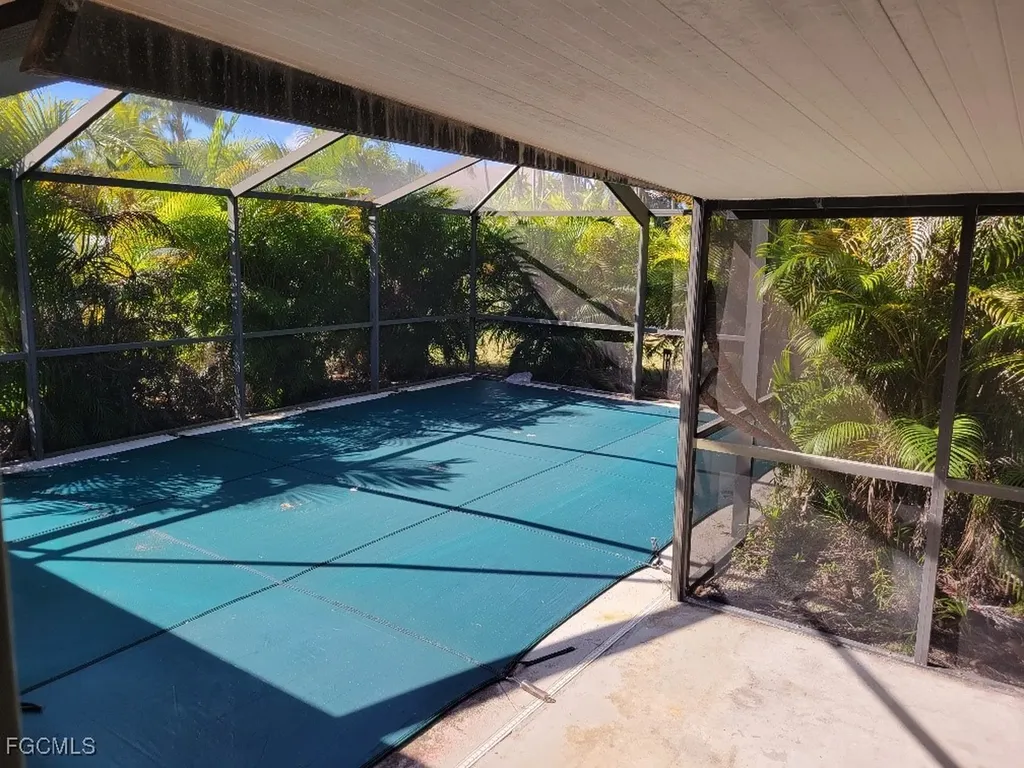 2210 SE 11th Avenue Cape Coral FL 33990