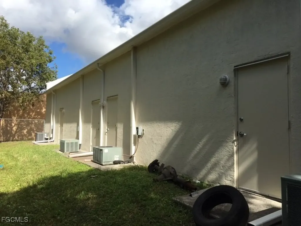 326 NE 3rd Avenue Cape Coral FL 33909