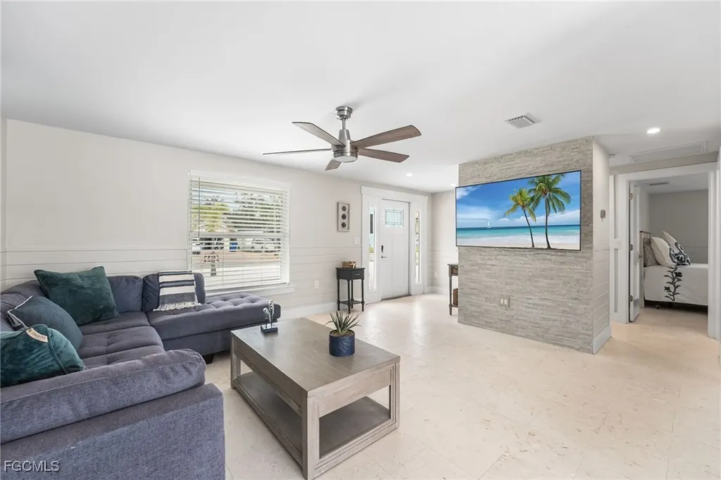 250 Donora Boulevard Fort Myers Beach FL 33931