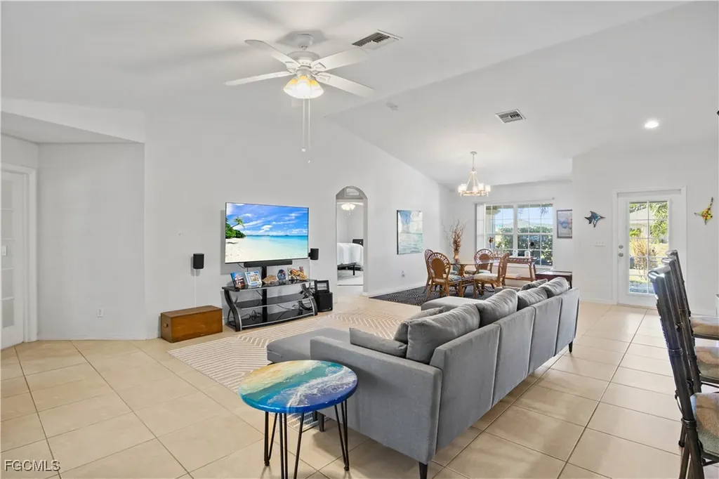 4301 NE 9th Place Cape Coral FL 33909