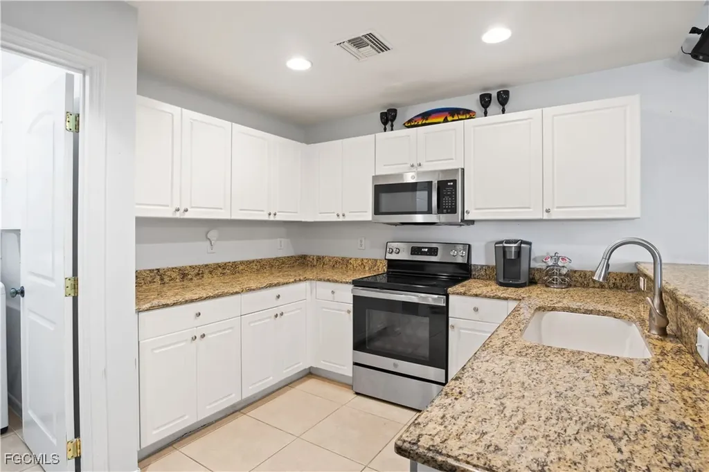 4301 NE 9th Place Cape Coral FL 33909