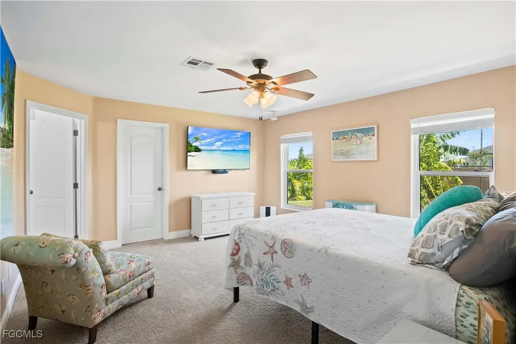 4301 NE 9th Place Cape Coral FL 33909