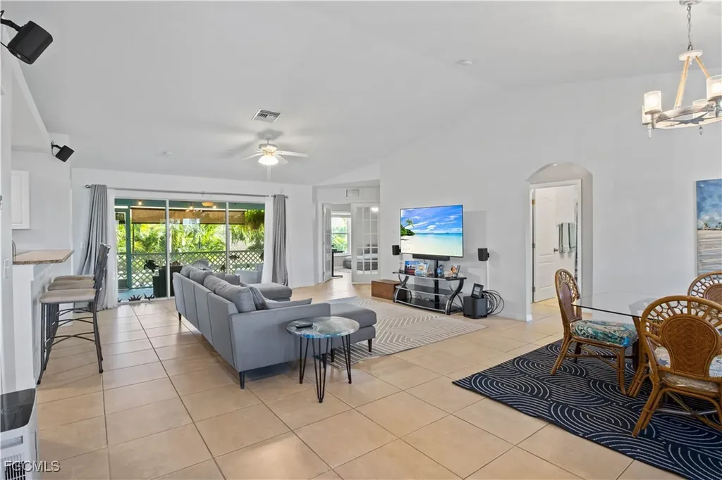 4301 NE 9th Place Cape Coral FL 33909