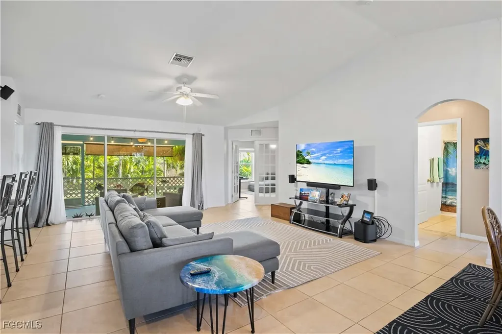 4301 NE 9th Place Cape Coral FL 33909