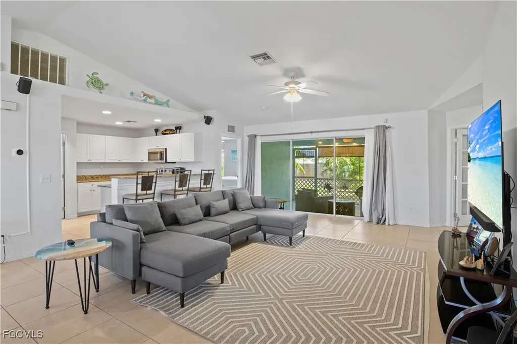 4301 NE 9th Place Cape Coral FL 33909