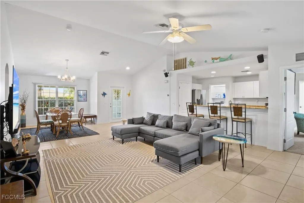 4301 NE 9th Place Cape Coral FL 33909