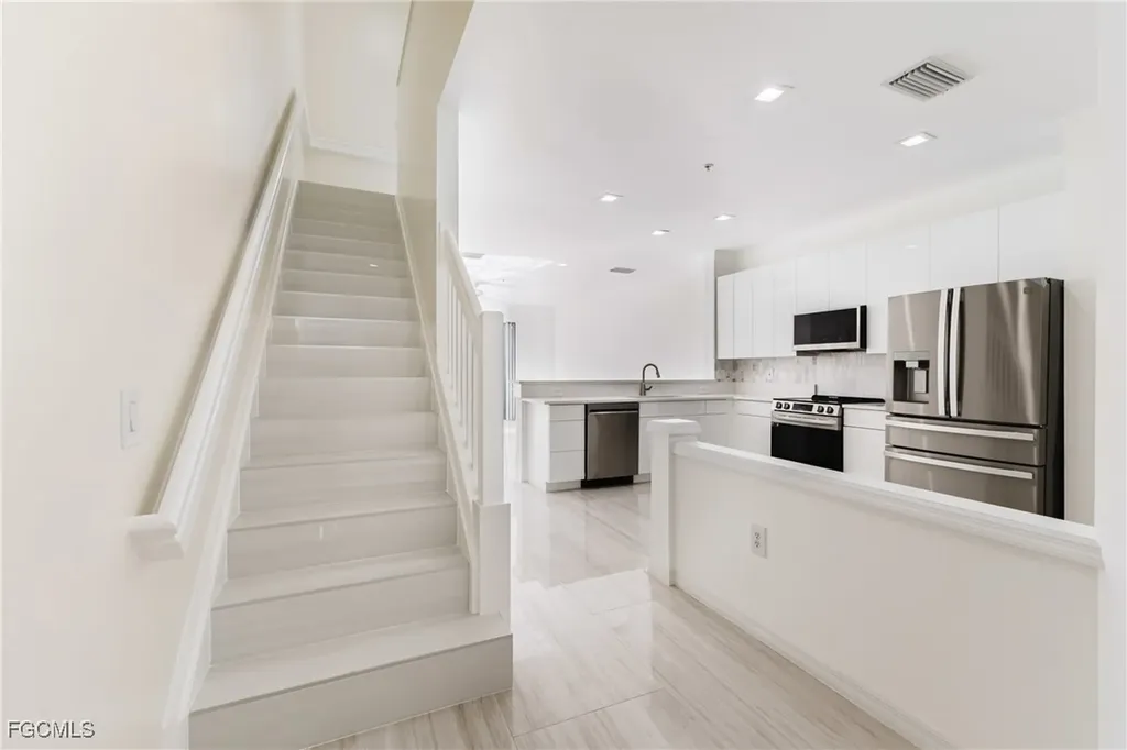 827 Hampton Circle Naples FL 34105