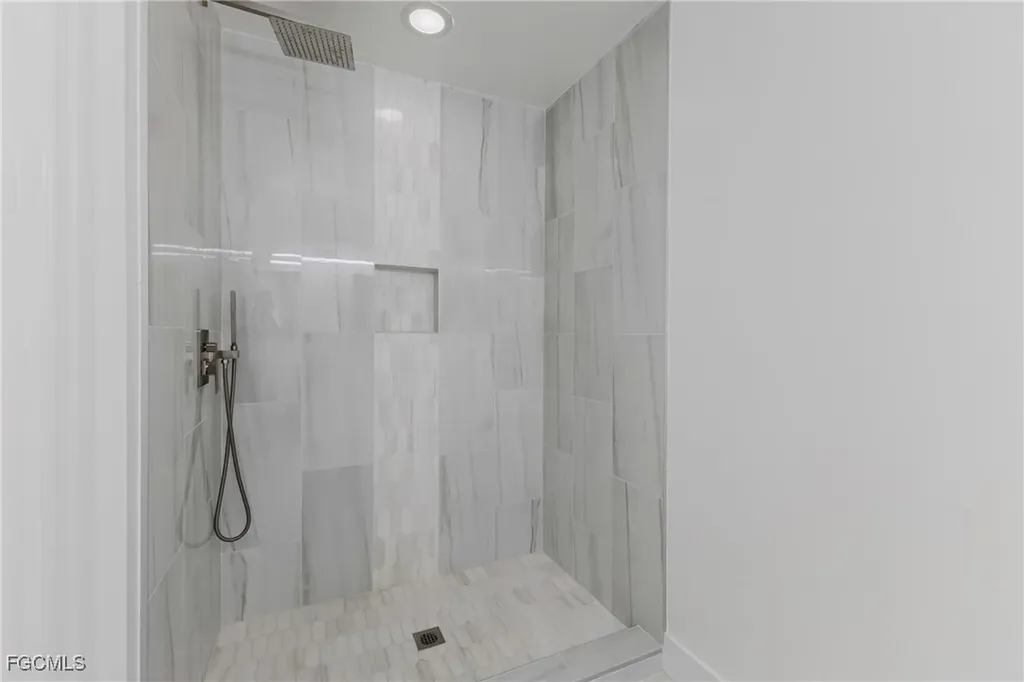 827 Hampton Circle Naples FL 34105