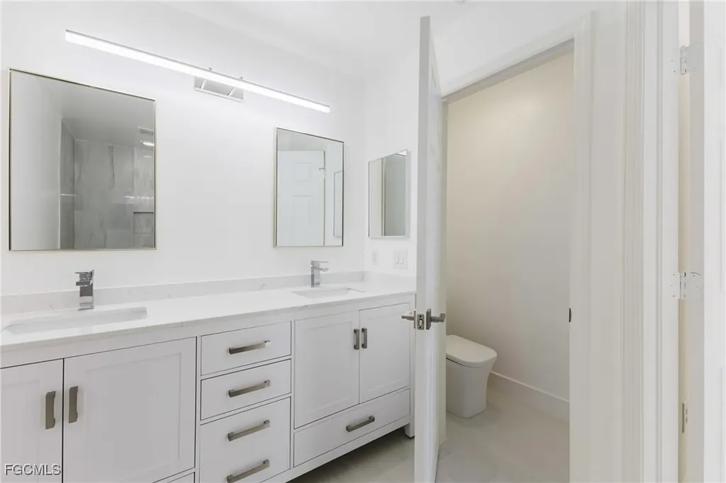 827 Hampton Circle Naples FL 34105