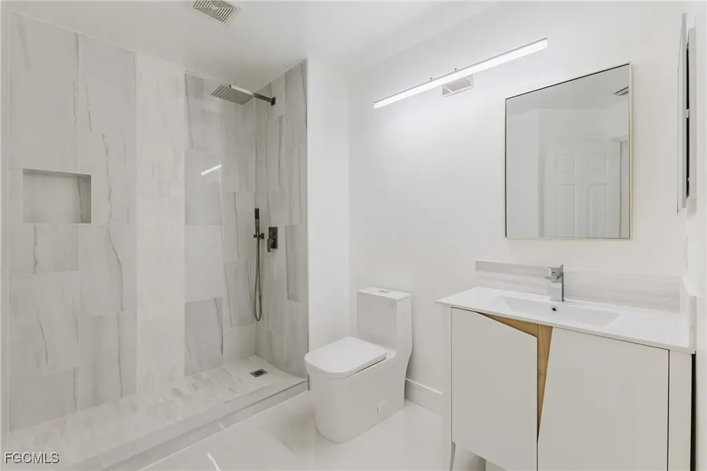 827 Hampton Circle Naples FL 34105