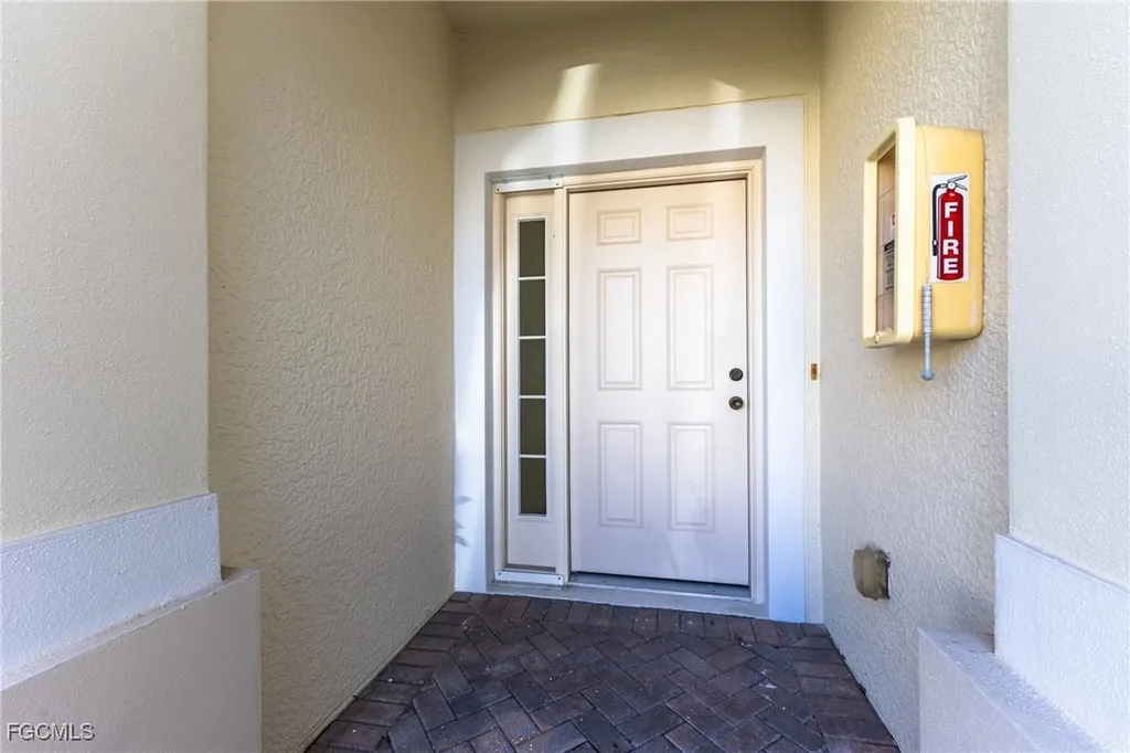 827 Hampton Circle Naples FL 34105