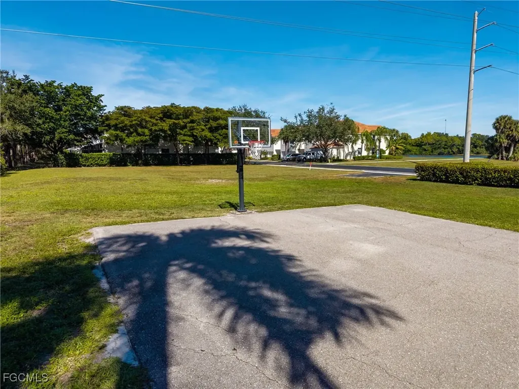 827 Hampton Circle Naples FL 34105