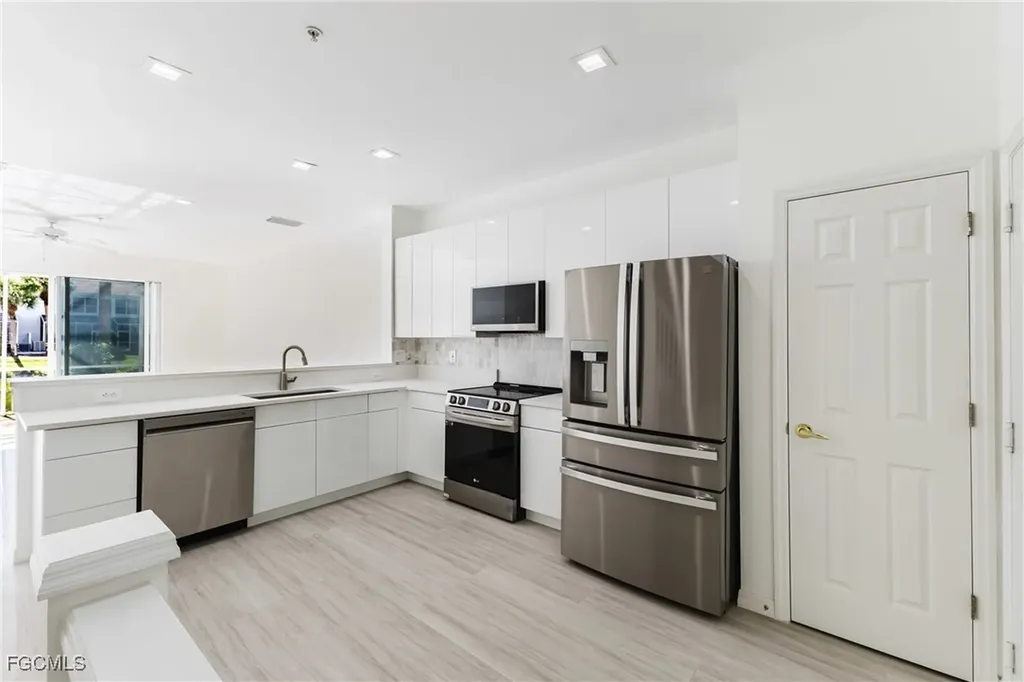 827 Hampton Circle Naples FL 34105