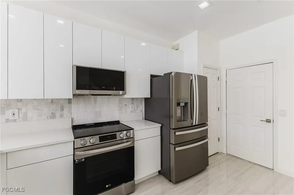 827 Hampton Circle Naples FL 34105