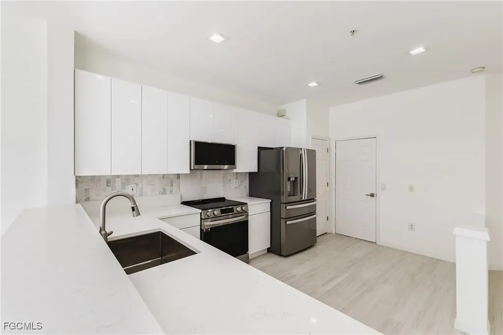 827 Hampton Circle Naples FL 34105