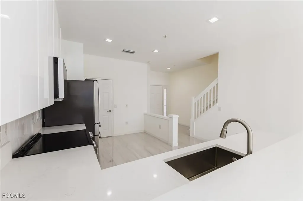 827 Hampton Circle Naples FL 34105