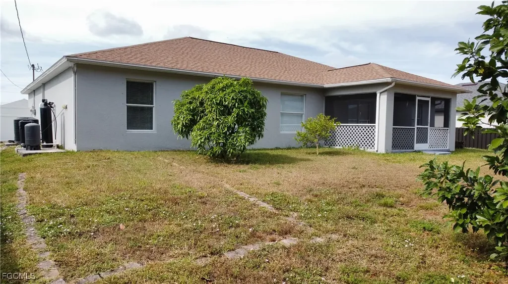 3025 NE 6th Place Cape Coral FL 33909