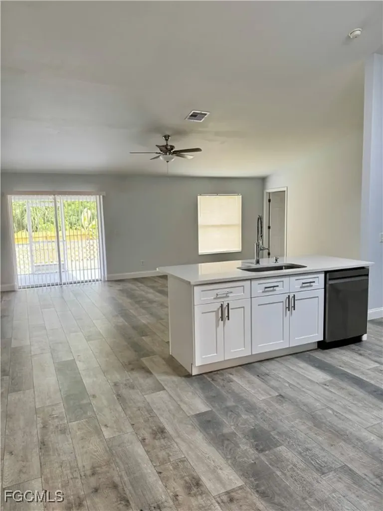 3025 NE 6th Place Cape Coral FL 33909