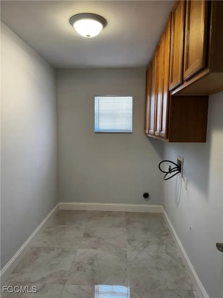 3025 NE 6th Place Cape Coral FL 33909