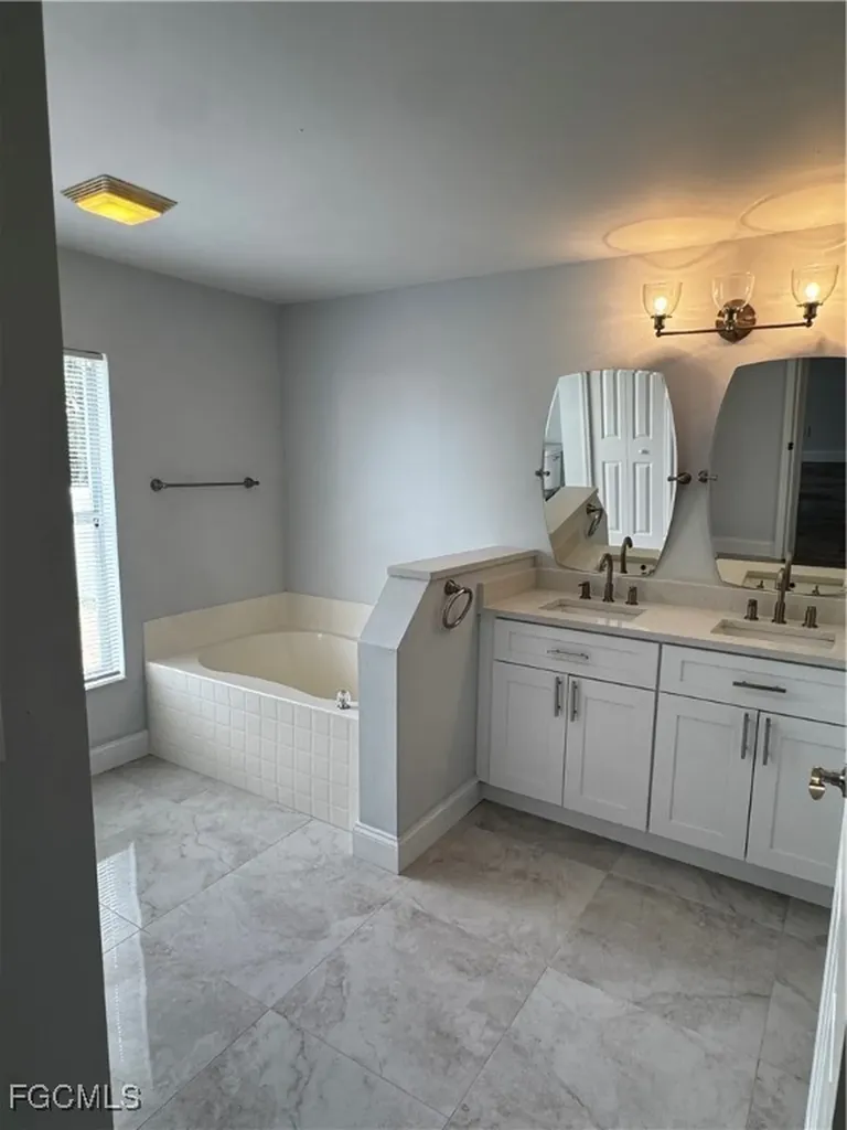3025 NE 6th Place Cape Coral FL 33909