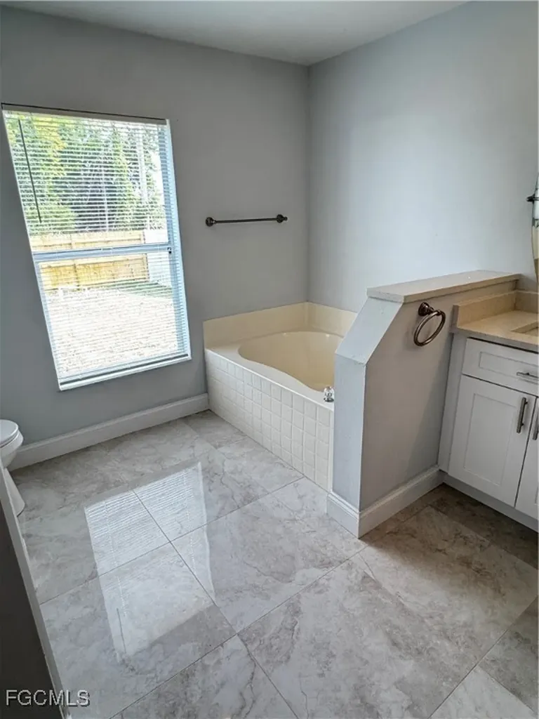 3025 NE 6th Place Cape Coral FL 33909