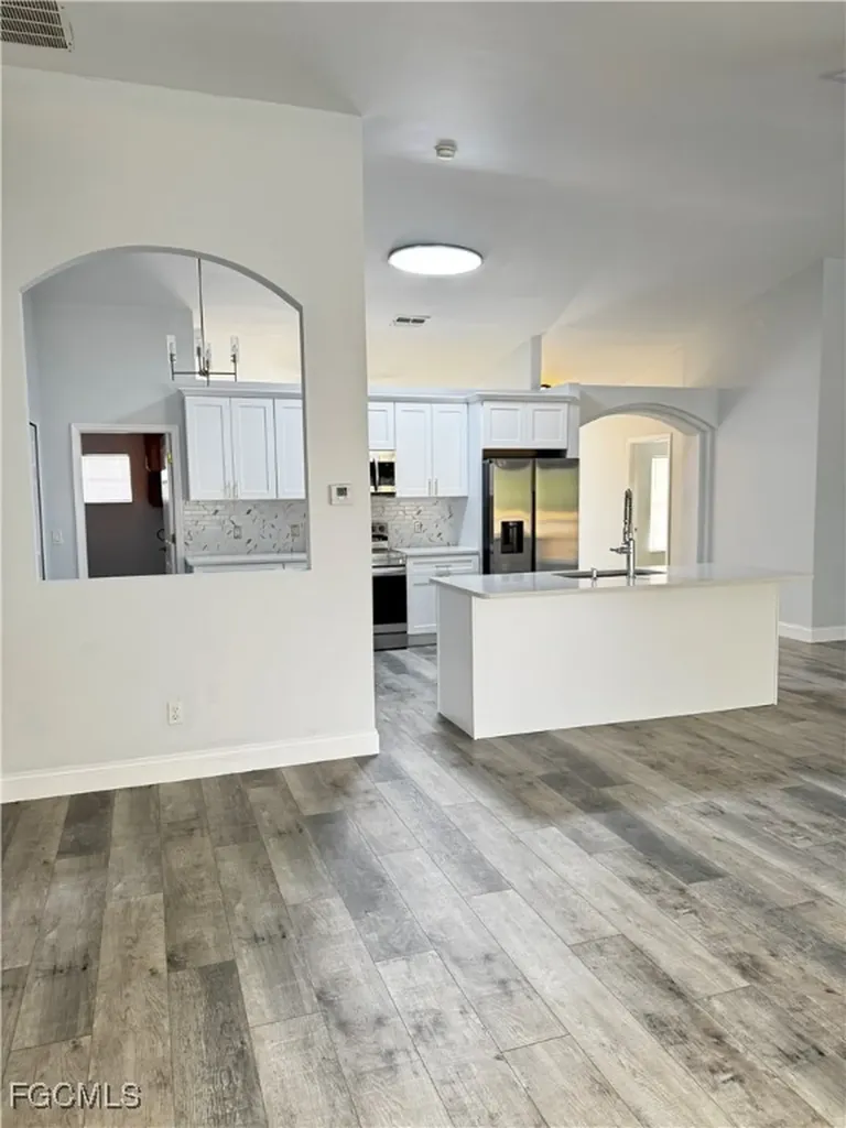3025 NE 6th Place Cape Coral FL 33909