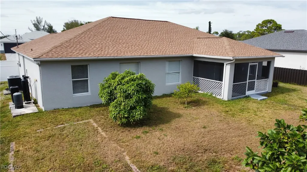 3025 NE 6th Place Cape Coral FL 33909