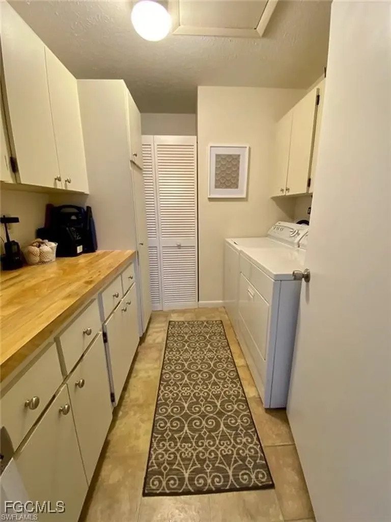 1835 Beach Parkway Cape Coral FL 33904