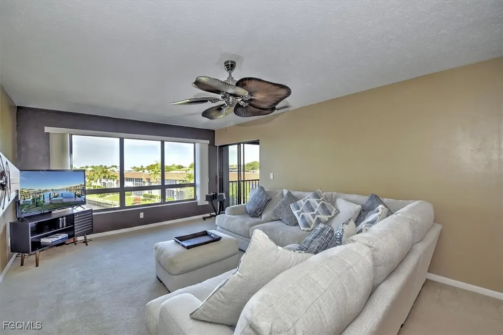 1835 Beach Parkway Cape Coral FL 33904