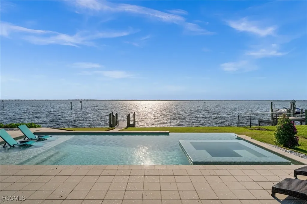 3305 SE 22nd Place Cape Coral FL 33904