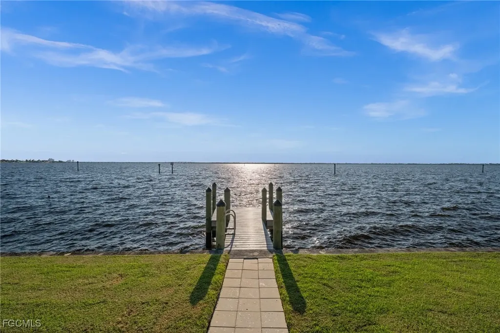 3305 SE 22nd Place Cape Coral FL 33904
