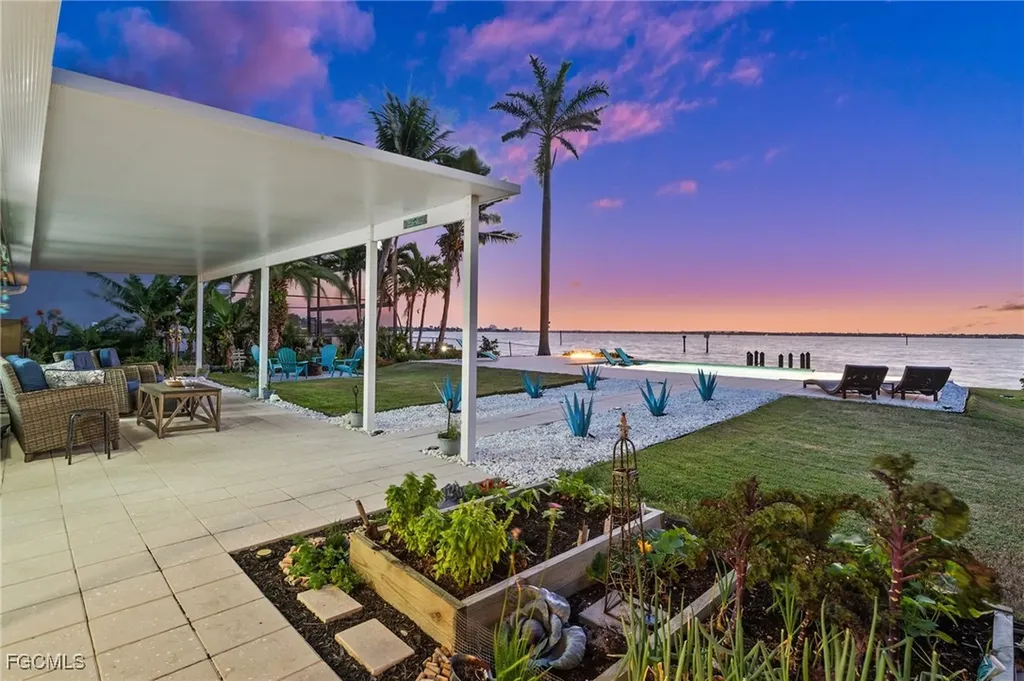 3305 SE 22nd Place Cape Coral FL 33904
