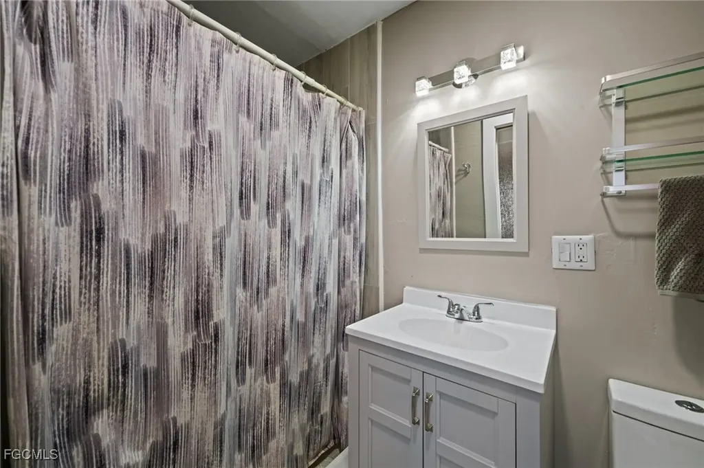 3305 SE 22nd Place Cape Coral FL 33904