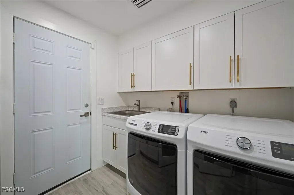 3305 SE 22nd Place Cape Coral FL 33904