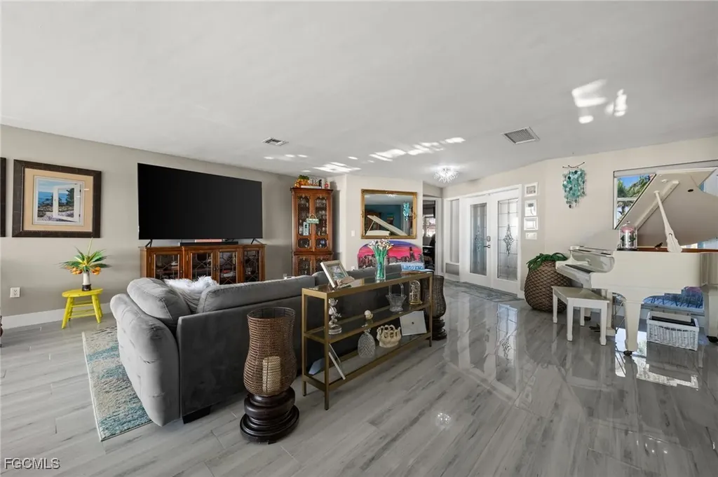 3305 SE 22nd Place Cape Coral FL 33904