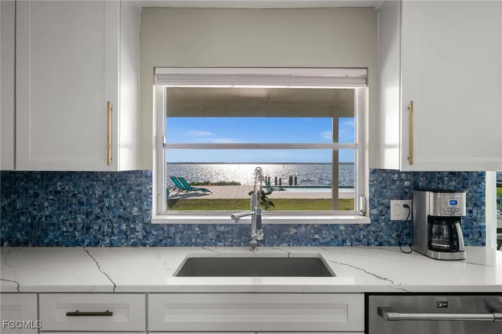 3305 SE 22nd Place Cape Coral FL 33904