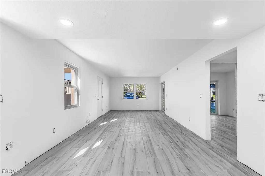 16881 Davis Road Fort Myers FL 33908